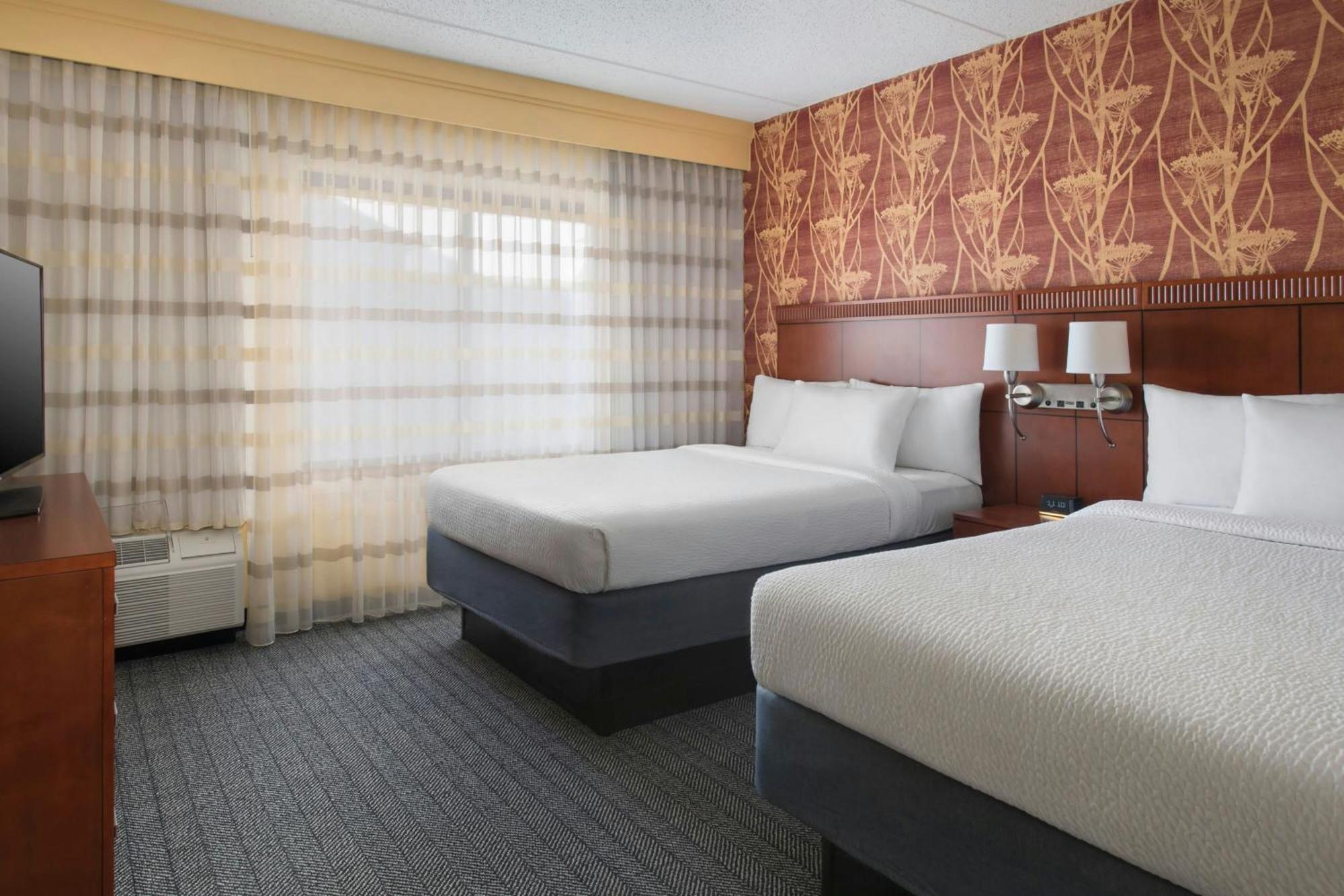 Отель Courtyard By Marriott Mt. Laurel Маунт-Лорел Экстерьер фото